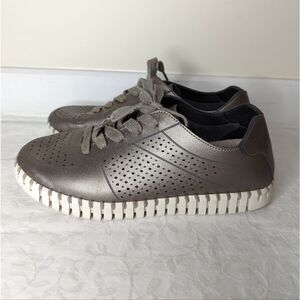 Caposhie Metallic Sneakers